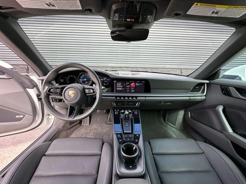 2020 Porsche 911 Carrera