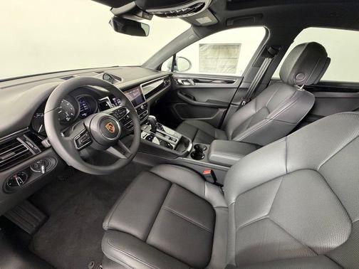 Dolomite Silver Metallic 2026 Porsche Macan Base