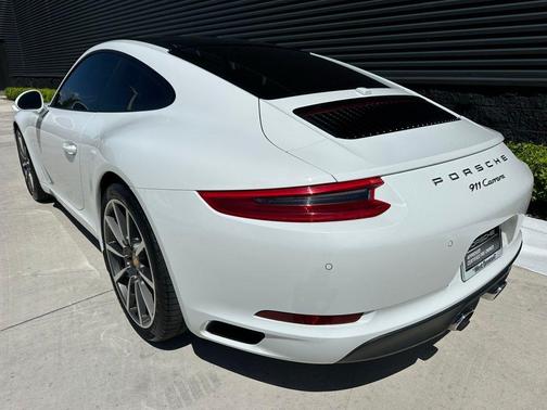 2017 Porsche 911 Carrera
