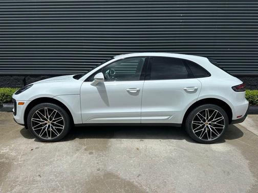 Carrara White Metallic 2026 Porsche Macan Base