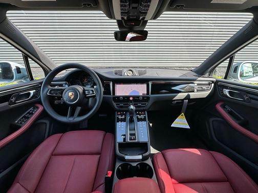 Dolomite Silver Metallic 2026 Porsche Macan Base