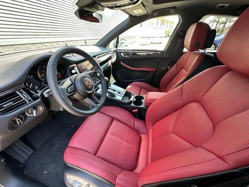 Dolomite Silver Metallic 2026 Porsche Macan Base