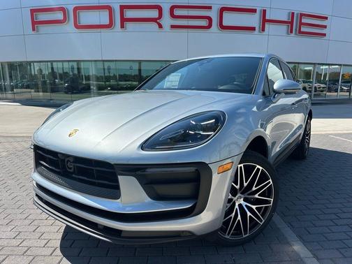 Dolomite Silver Metallic 2026 Porsche Macan Base