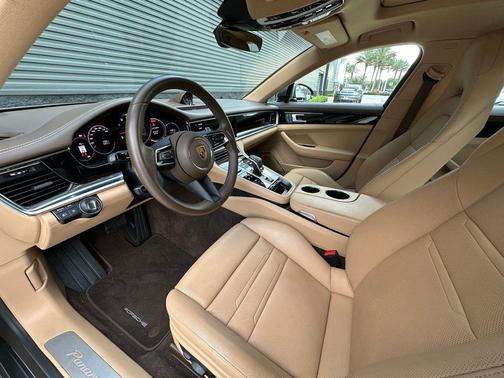 2022 Porsche Panamera 4
