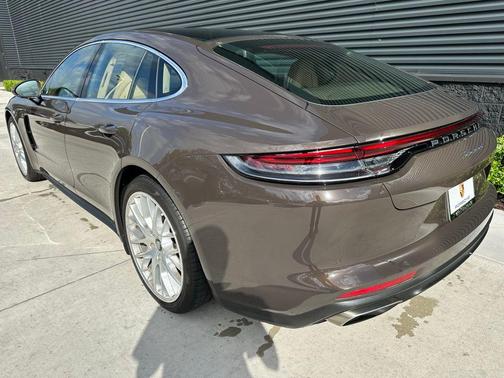 2022 Porsche Panamera 4