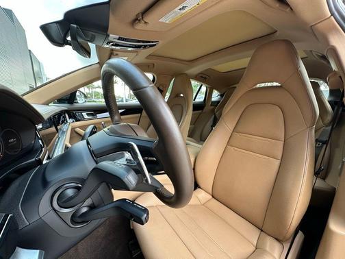 2022 Porsche Panamera 4