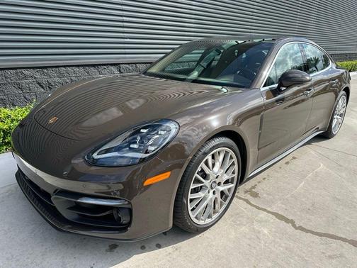 2022 Porsche Panamera 4