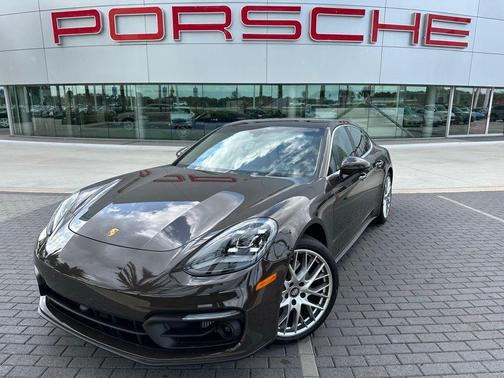 2022 Porsche Panamera 4