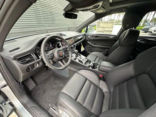2025 Porsche Macan T