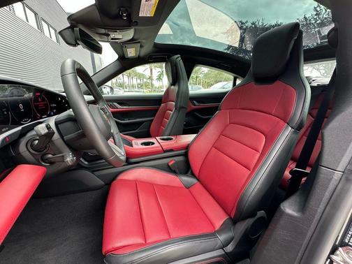 2025 Porsche Taycan 4