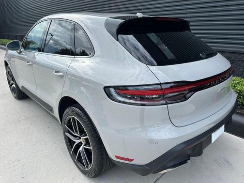 2026 Porsche Macan Base
