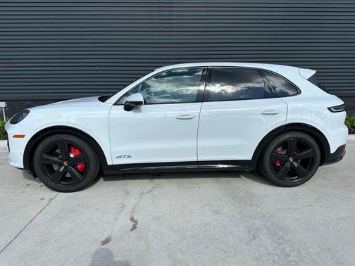 2025 Porsche Cayenne GTS