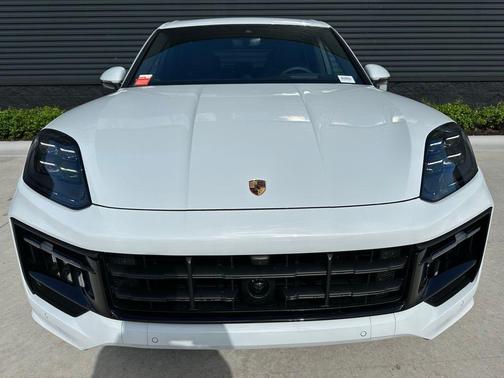2025 Porsche Cayenne GTS