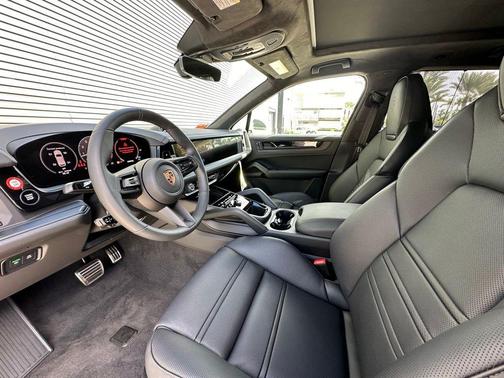 2025 Porsche Cayenne GTS