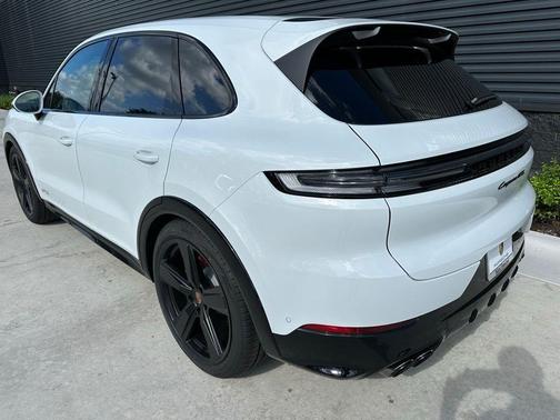 2025 Porsche Cayenne GTS