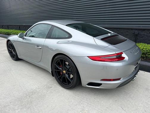 GT Silver Metallic 2018 Porsche 911 Carrera 4S