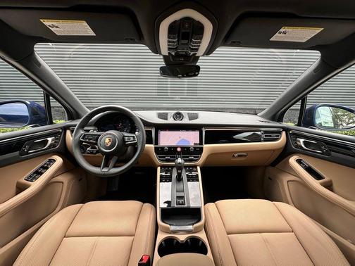 Gentian Blue Metallic 2026 Porsche Macan Base