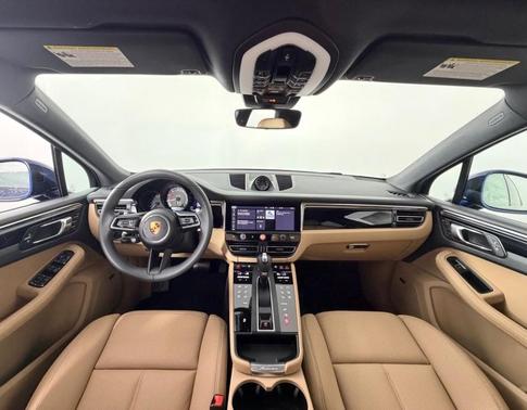 Gentian Blue Metallic 2026 Porsche Macan Base