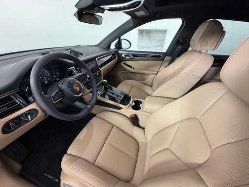 Gentian Blue Metallic 2026 Porsche Macan Base