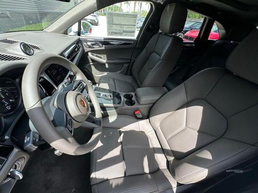 Carrara White Metallic 2026 Porsche Macan Base