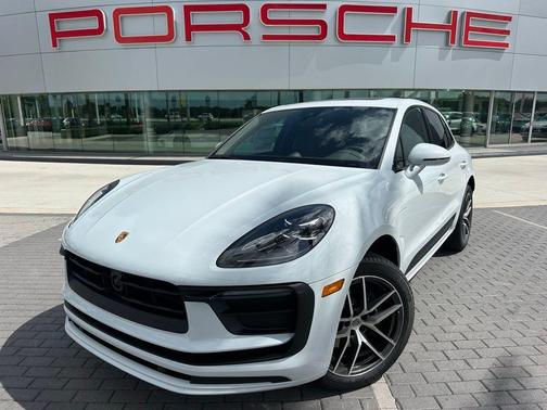 Carrara White Metallic 2026 Porsche Macan Base