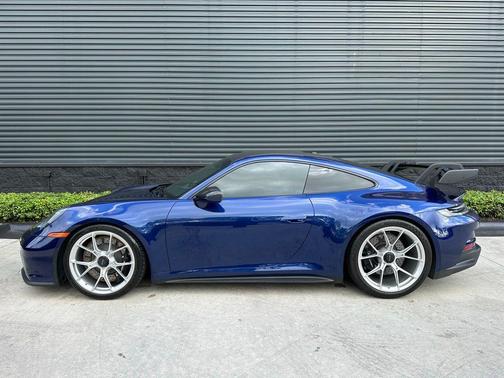 Gentian Blue Metallic 2022 Porsche 911 GT3