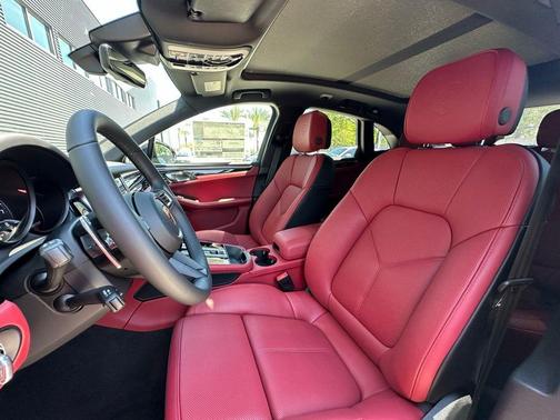 Jet Black Metallic 2026 Porsche Macan Base