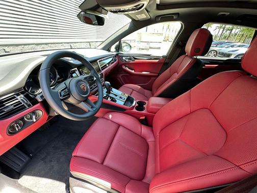 Jet Black Metallic 2026 Porsche Macan Base