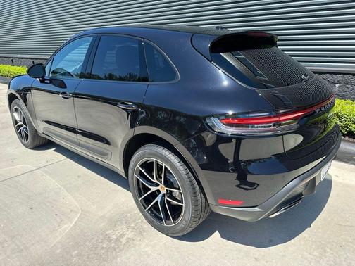 Jet Black Metallic 2026 Porsche Macan Base