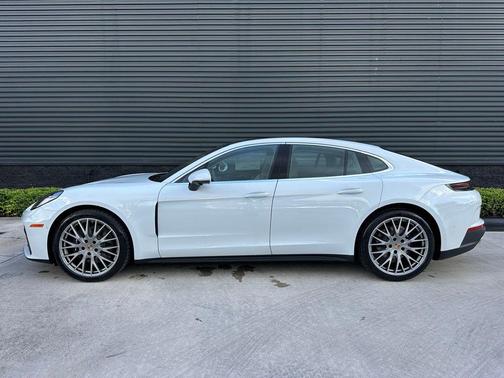2026 Porsche Panamera Base