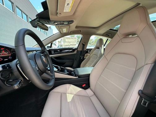 2026 Porsche Panamera Base