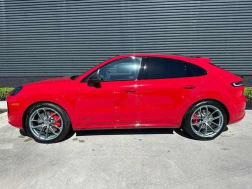 2026 Porsche Cayenne GTS