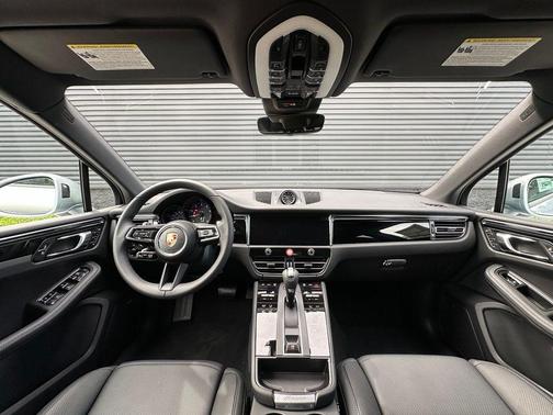 Dolomite Silver Metallic 2026 Porsche Macan Base