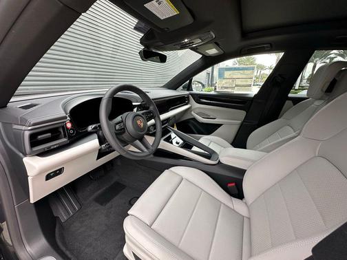 2025 Porsche Macan Electric Base