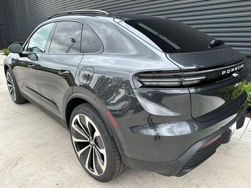 2025 Porsche Macan Electric Base