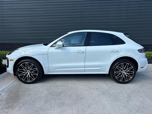 2026 Porsche Macan Base