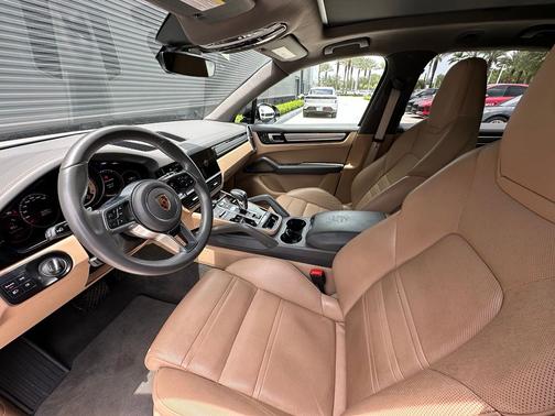 White 2023 Porsche Cayenne