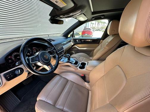 2023 Porsche Cayenne Base (Tiptronic)