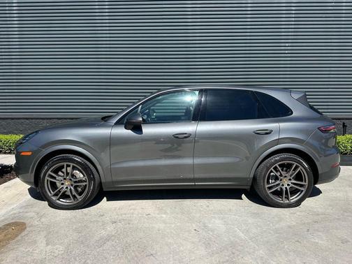 2023 Porsche Cayenne Base (Tiptronic)