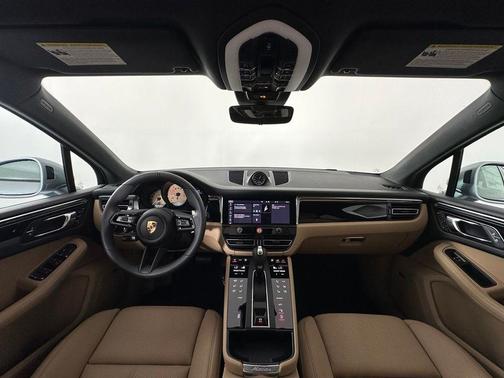 Dolomite Silver Metallic 2026 Porsche Macan Base
