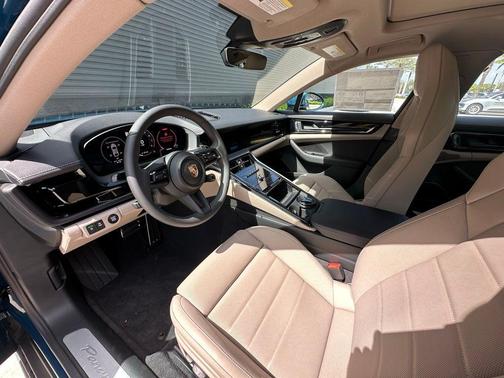 2025 Porsche Panamera Base