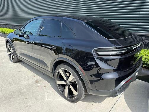 Jet Black Metallic 2026 Porsche Macan 4