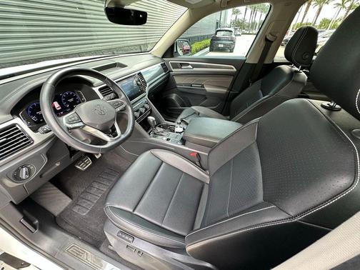 Pure White 2021 Volkswagen Atlas 3.6 V6 SEL R-Line