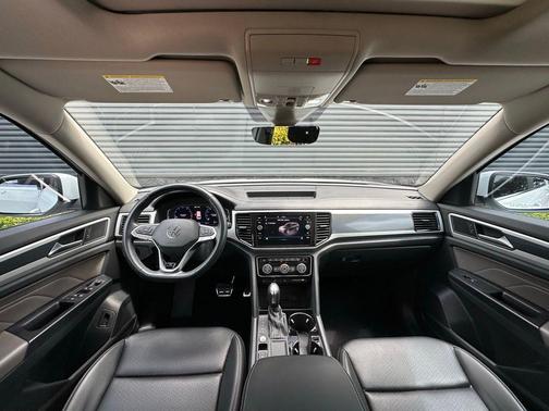 Pure White 2021 Volkswagen Atlas 3.6 V6 SEL R-Line
