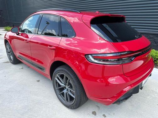 2025 Porsche Macan