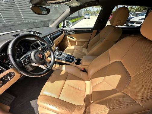 White 2018 Porsche Macan