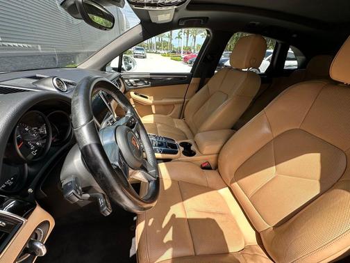 White 2018 Porsche Macan