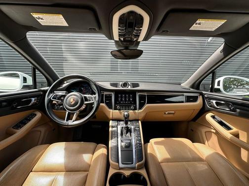 White 2018 Porsche Macan