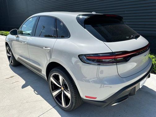 2025 Porsche Macan T