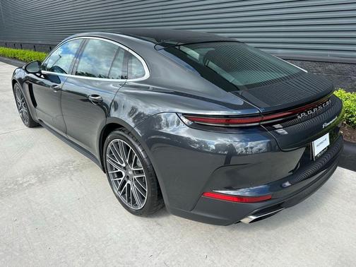 2026 Porsche Panamera Base